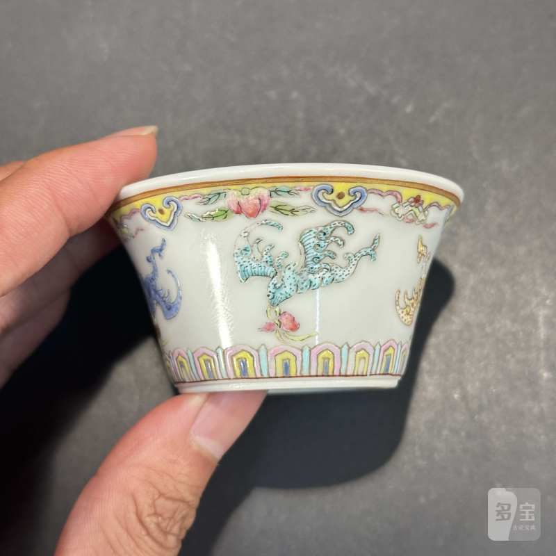 清道光 粉彩蝙蝠纹马蹄杯 - 图6